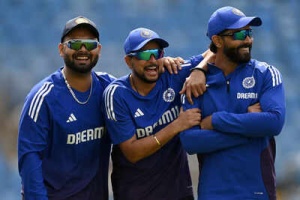 Gavaskar Calls for Kuldeep Yadav's Inclusion in Second Test Amid Bumrah Fitness Concerns After India's Defeat