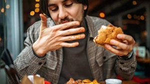 Eating chips and fries? Beware: Ultra-processed foods cause a sharp decline in sperm quality!
