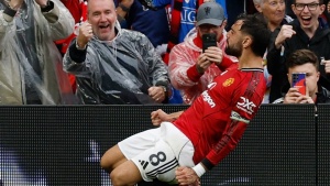 Fernandes' Stoppage-Time Penalty Rescues Man Utd in Thrilling Victory Over Burnley