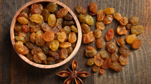 Unlock the Power of Raisin Water: 5 Morning Benefits & Choosing Between Black and Golden Varieties