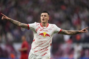Premier League Transfer Frenzy: Liverpool Splashes Cash, Man United Revamps Attack in Record-Breaking Window